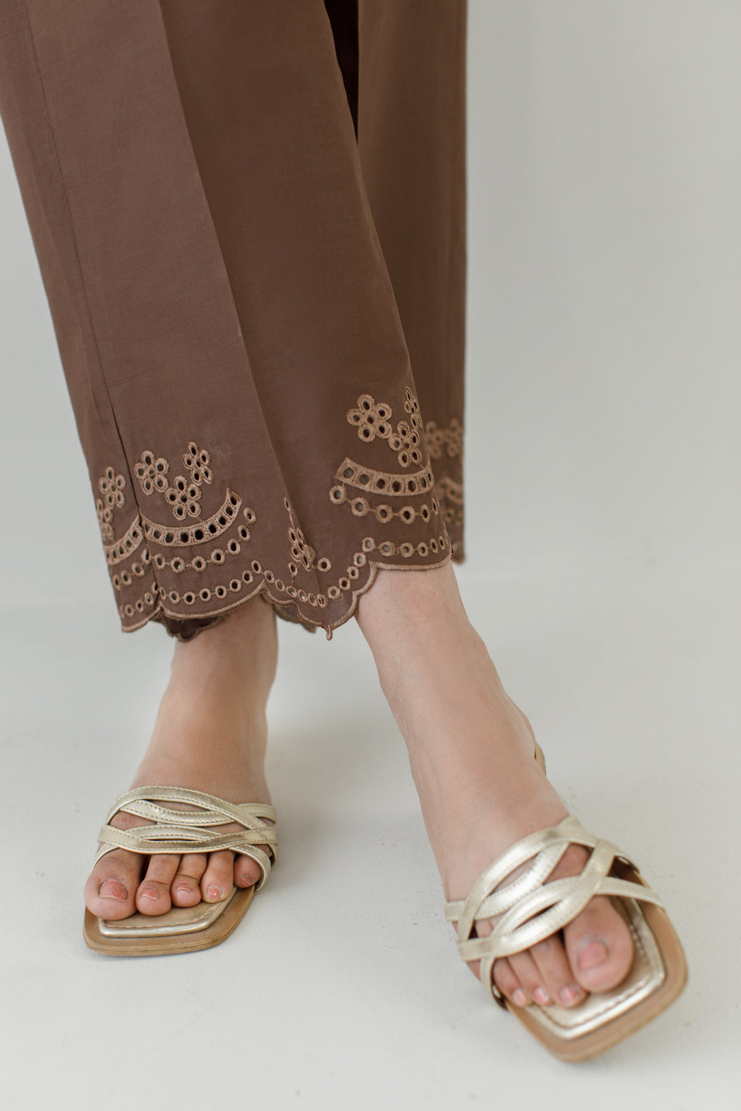 Mocha Schiffli 2-Piece Set