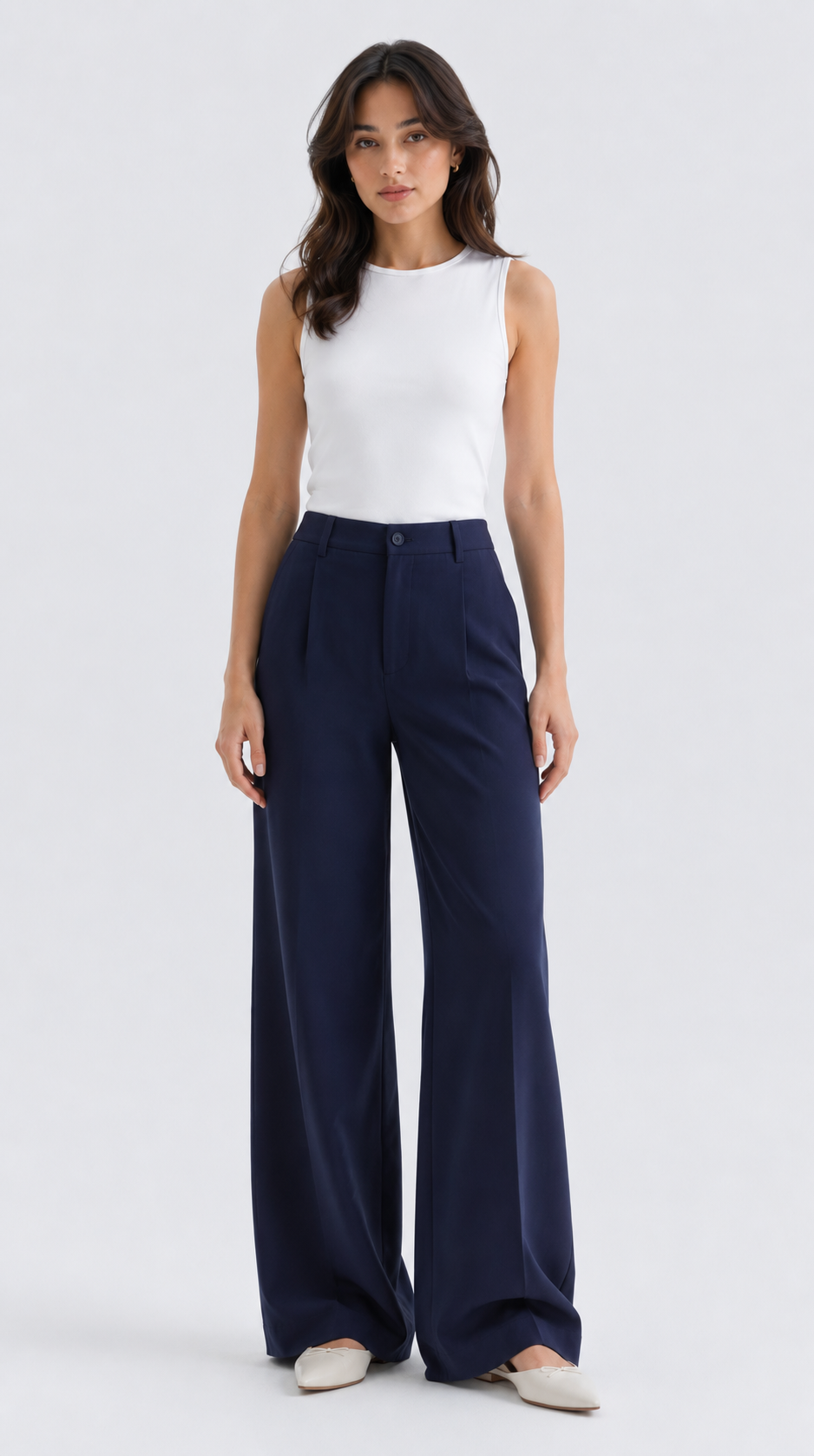 SLEEVELESS CREW NECK TOP