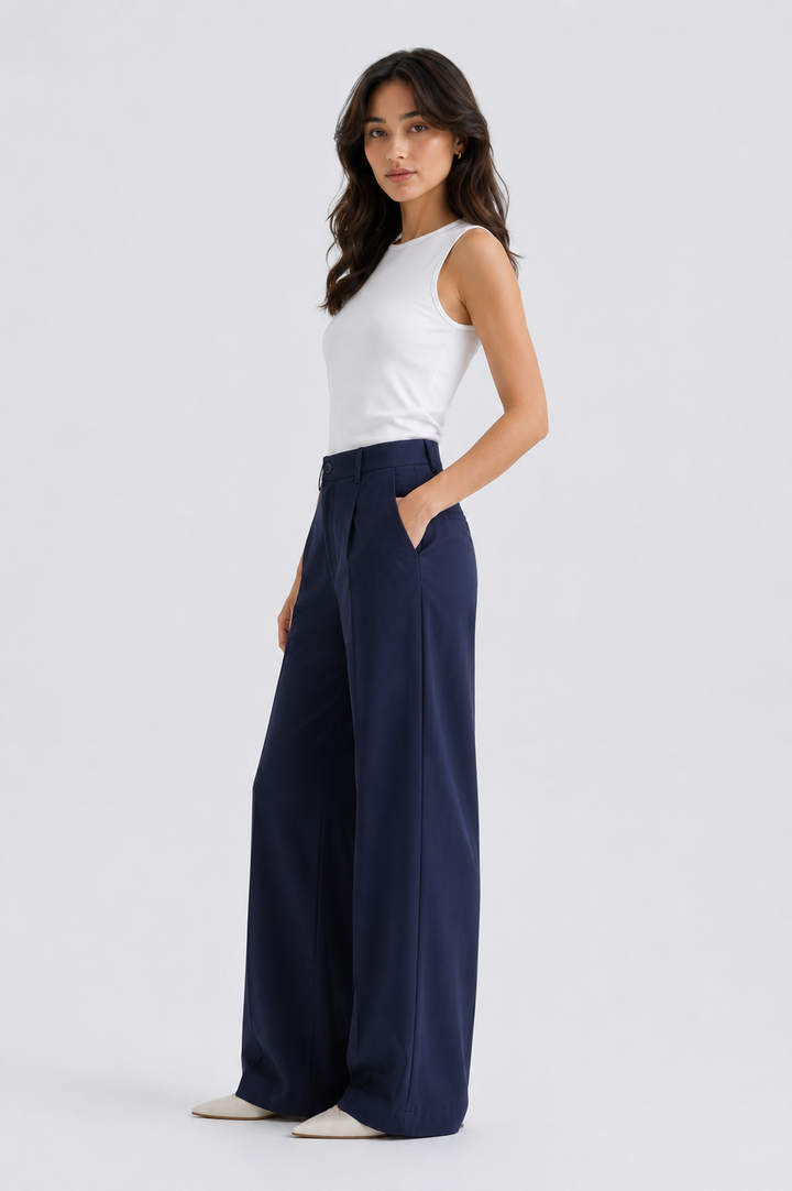 SLEEVELESS CREW NECK TOP