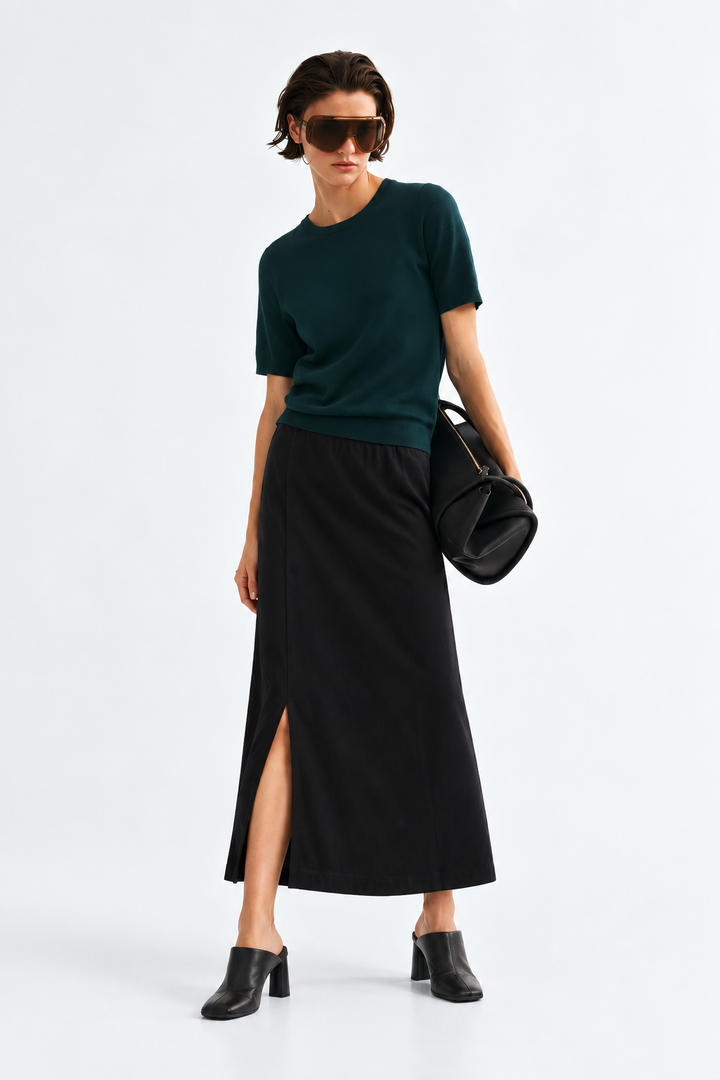BLACK STRAIGHT SKIRT