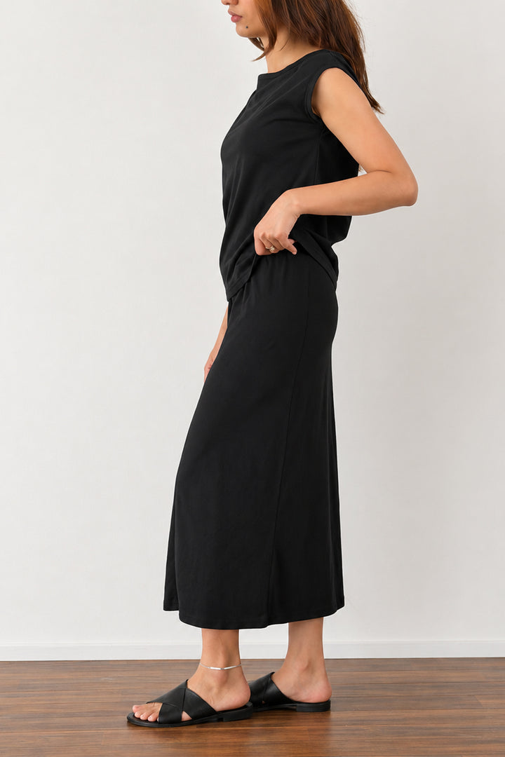 BLACK STRAIGHT SKIRT