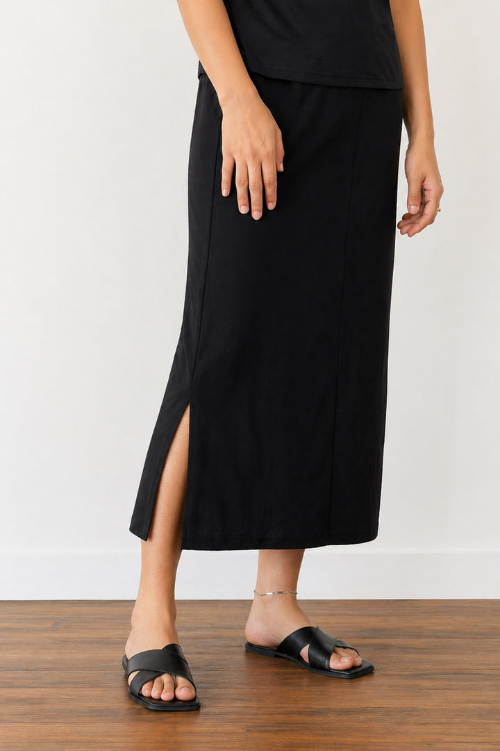 BLACK STRAIGHT SKIRT